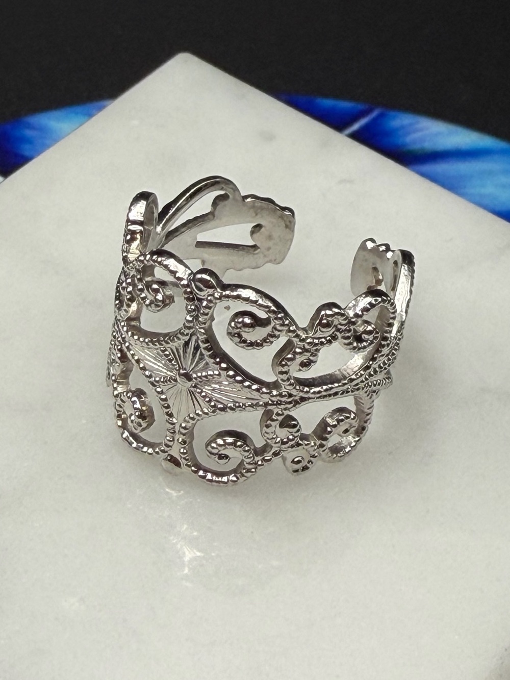Vintage 1974 Sarah Coventry Silvery Lace ring #571 size 5.5 adjustable